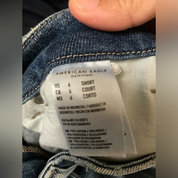 American Eagle Stretch Ripped Curvy Mom Jeans SHORT - Picture 5 of 7